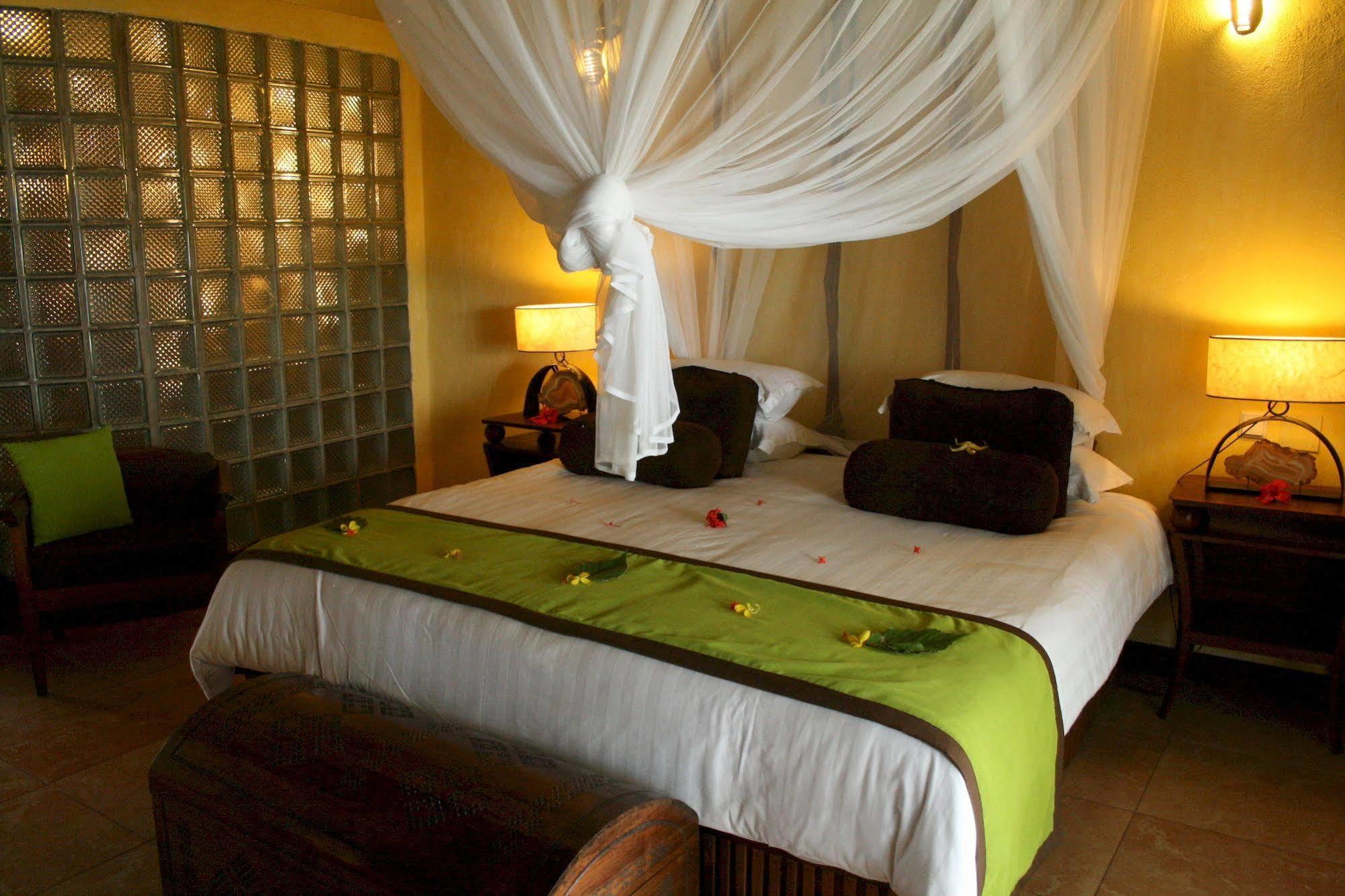 Nosy Be Hotel & Spa Ambaro Kültér fotó