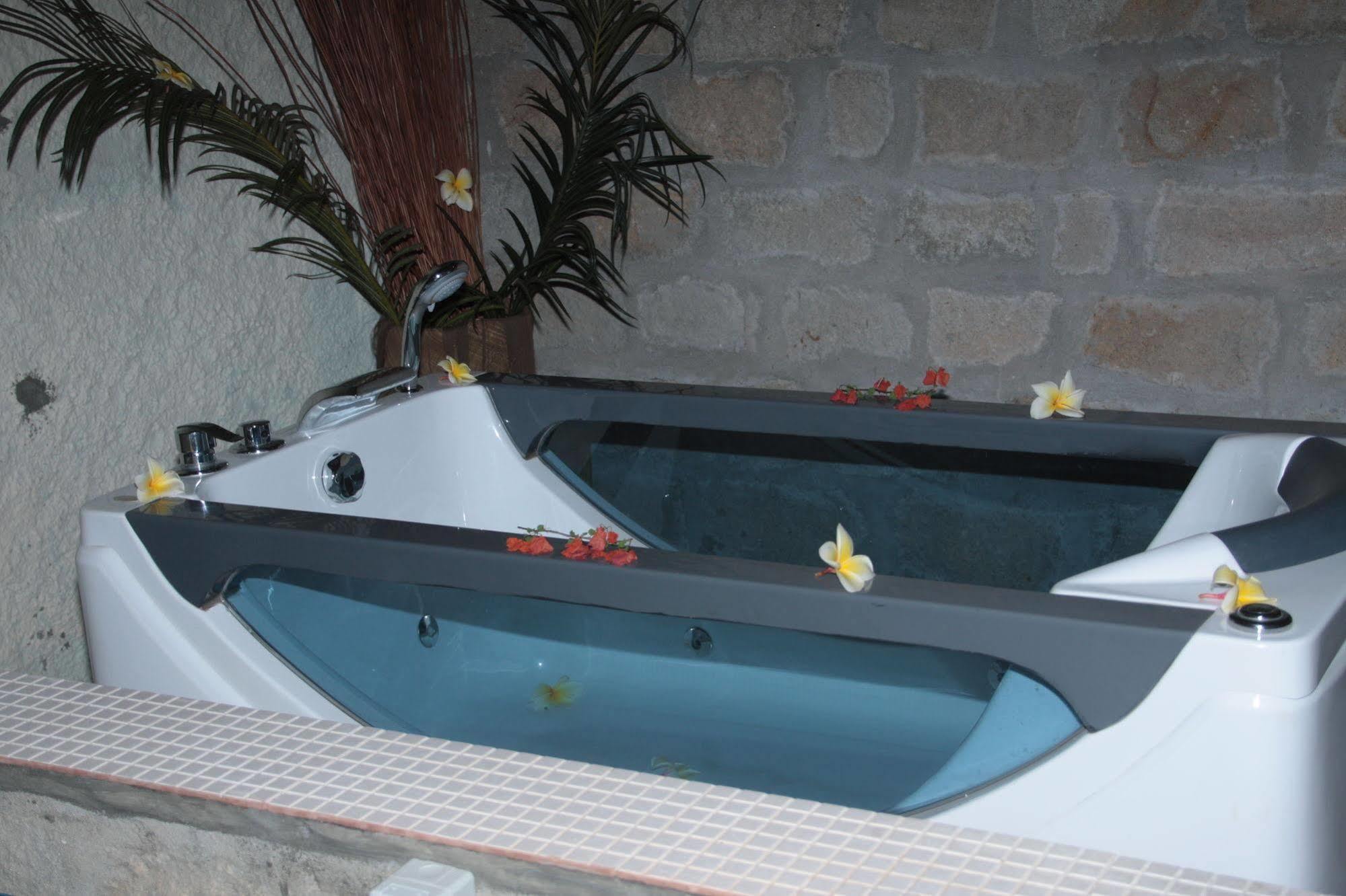Nosy Be Hotel & Spa Ambaro Kültér fotó